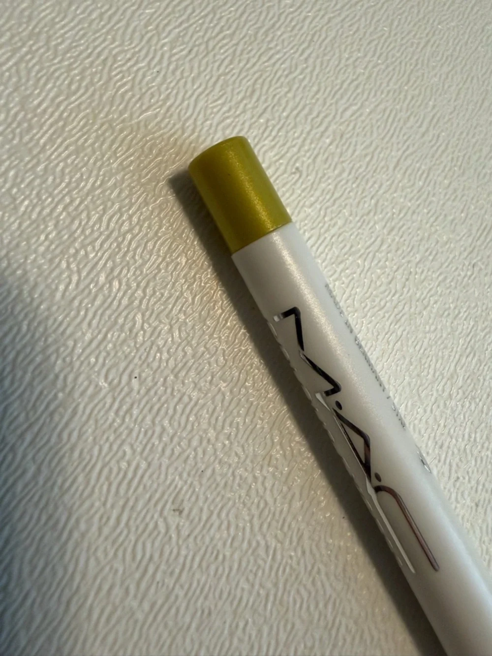 MAC Colour Pencil Eye Liner in “Gleam On”